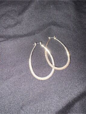 Classic Silver Twisted - Oval Hoop Earrings - Women Jewelry